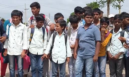 Kamareddy Students Demand RTC Buses Stop at Their Village