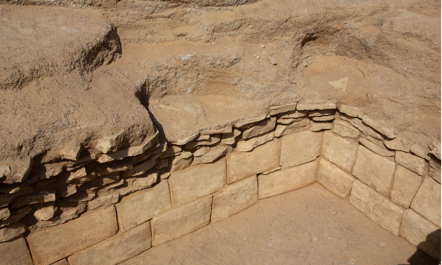 3,000-Year-Old Tomb Found in Abu Dhabi Offers Glimpse Into Ancient Past