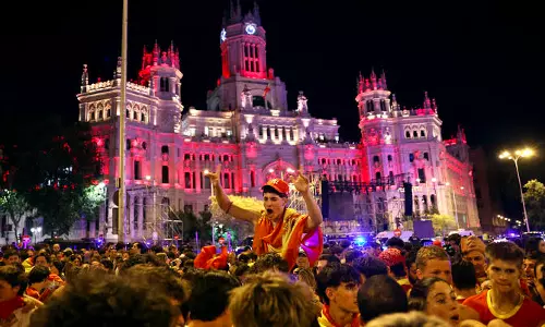 Teen Dies as Fountain Collapses During Spains World Cup Celebrations Teen Dies as Fountain Collapses During Spains World Cup Celebrations