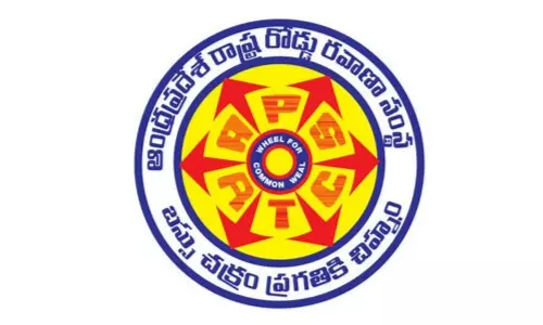 Youth Attacks RTC Bus Driver, Conductor in Krishna District Youth Attacks RTC Bus Driver, Conductor in Krishna District