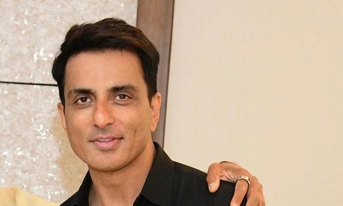 Students Need Hugs, not Lathis, Says Sonu Sood on CJP Protest