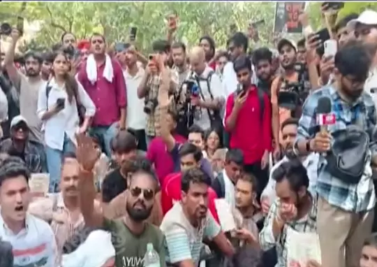 Students Brave Heavy Rain to Protest Jantar Mantar Crackdown in Hyderabad Students Brave Heavy Rain to Protest Jantar Mantar Crackdown in Hyderabad