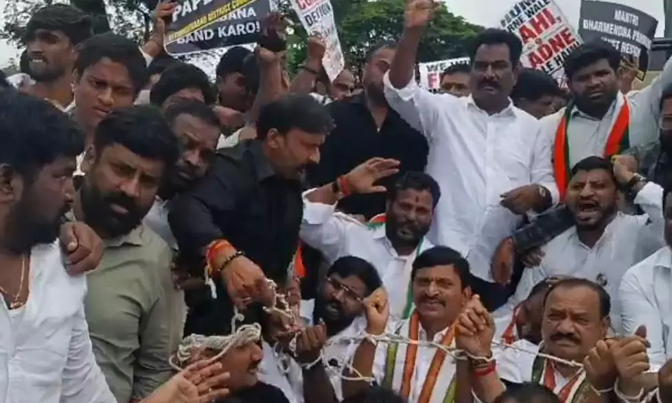 Congress Protest at Lok Bhavan; Leaders Detained Congress Protest at Lok Bhavan; Leaders Detained