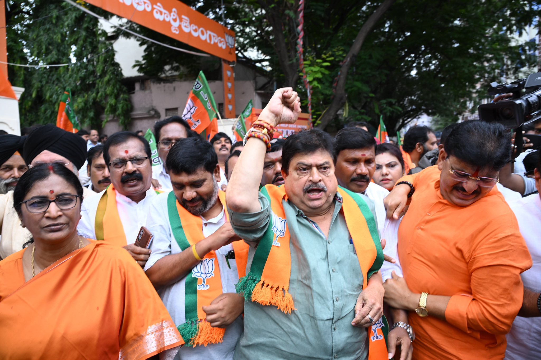 Tension in Nampally as BJP, Congress Protests Turn Confrontational