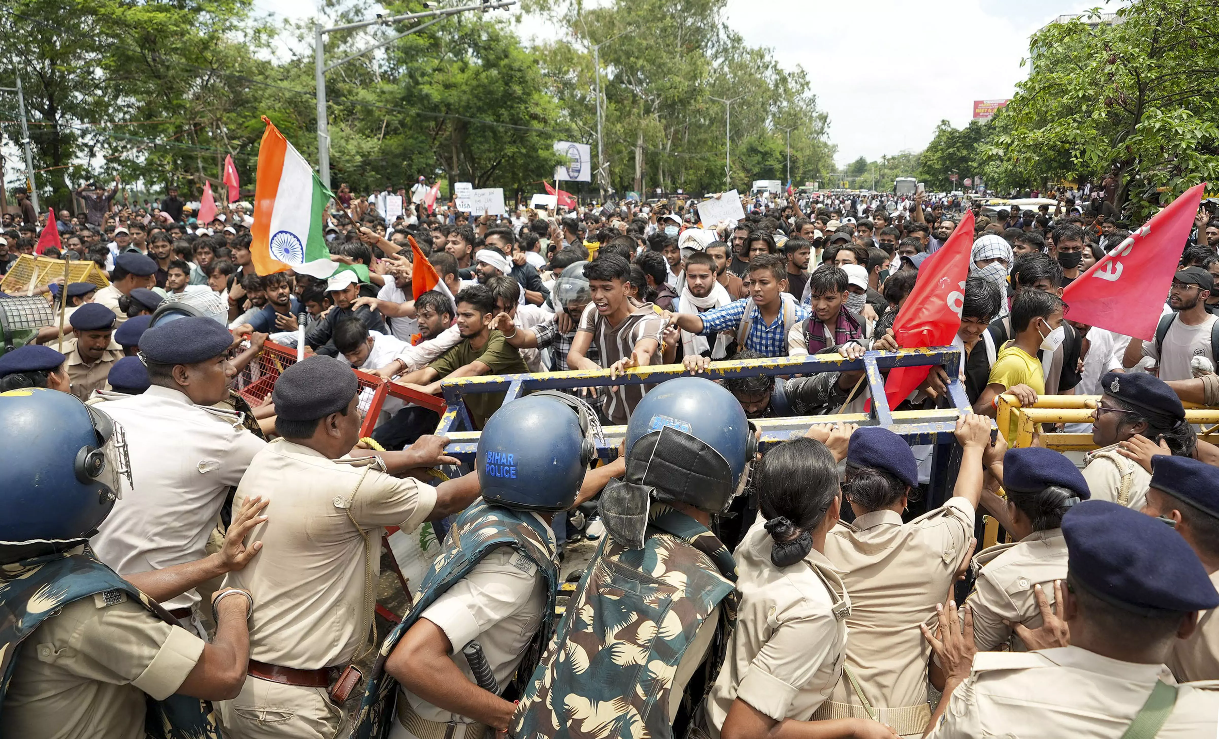WATCH: Protests Across India as Jantar Mantar Inspires Some, Angers Others WATCH: Protests Across India as Jantar Mantar Inspires Some, Angers Others