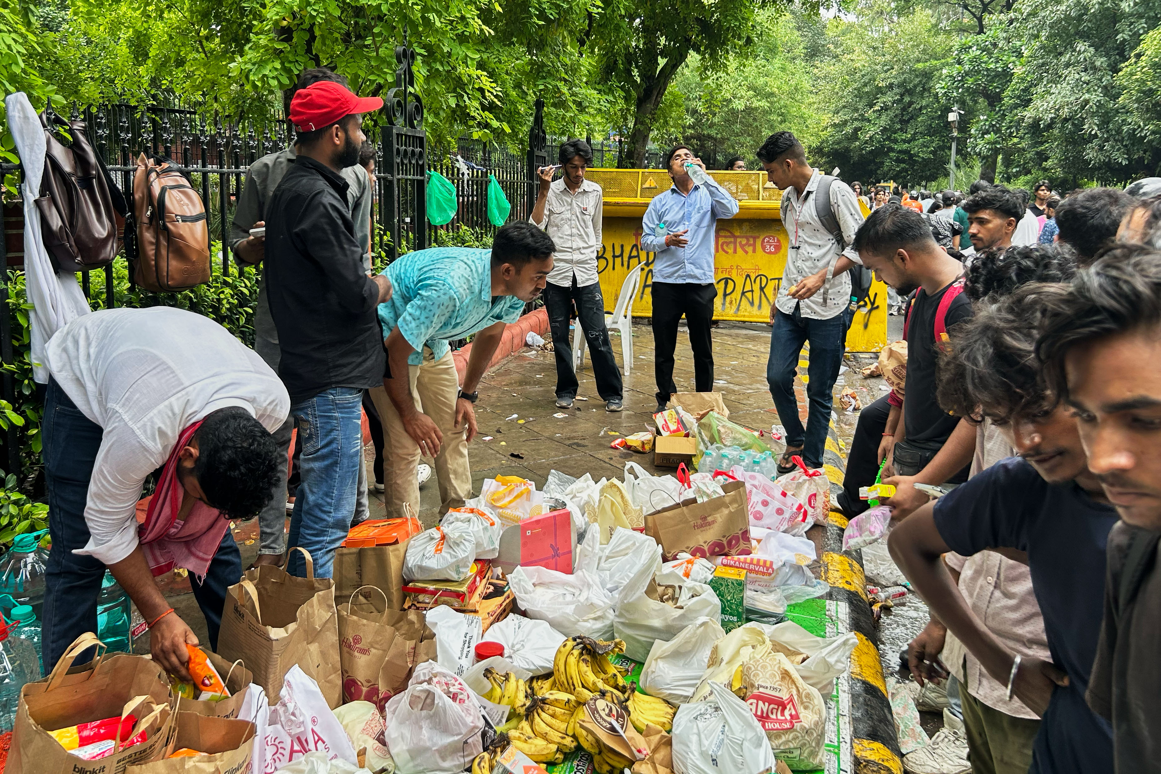 The Most Unexpected Sight at Jantar Mantar Was Food!