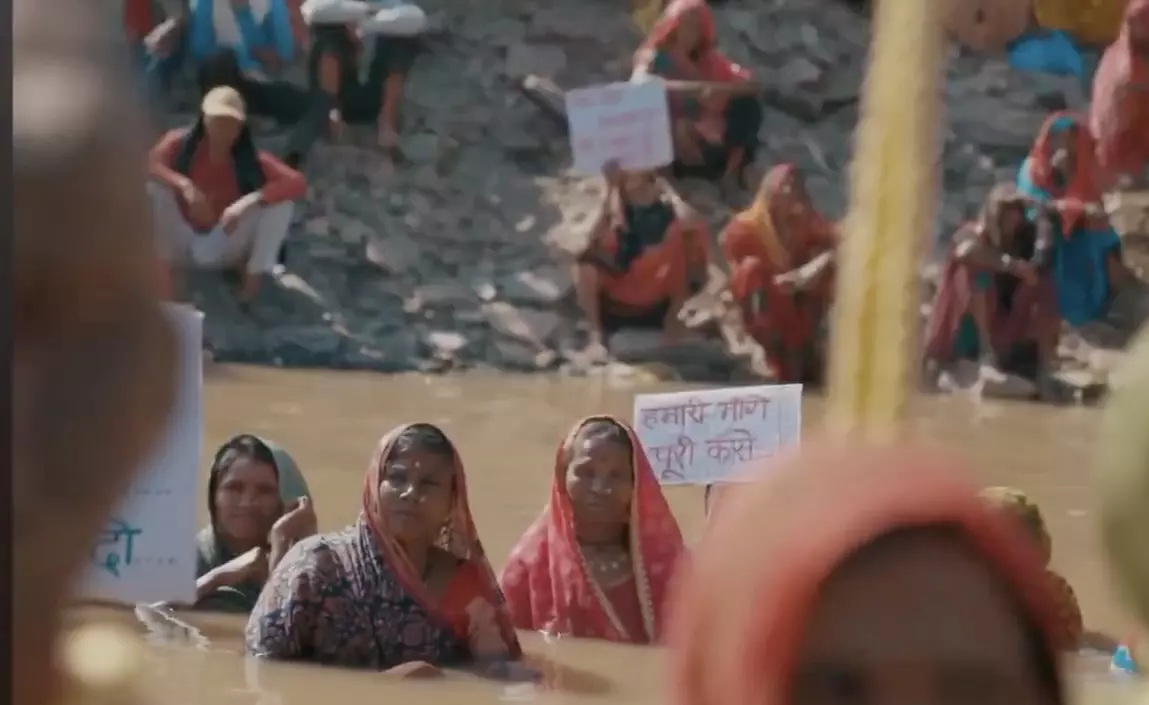 MP: Two Days After Eviction, Villagers Begin Chullahbandh Stir in Batches MP: Two Days After Eviction, Villagers Begin Chullahbandh Stir in Batches