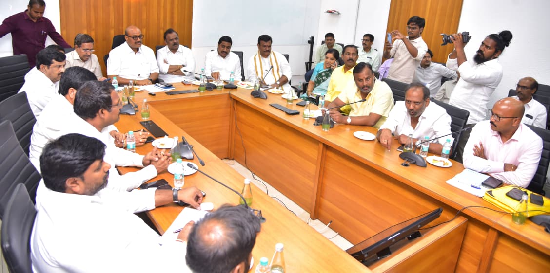 Govt Reviews Arrangements for PM's Airport Launch