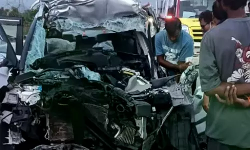 Two Die As Van Rams Into Parked Lorry In NTPC Area Two Die As Van Rams Into Parked Lorry In NTPC Area
