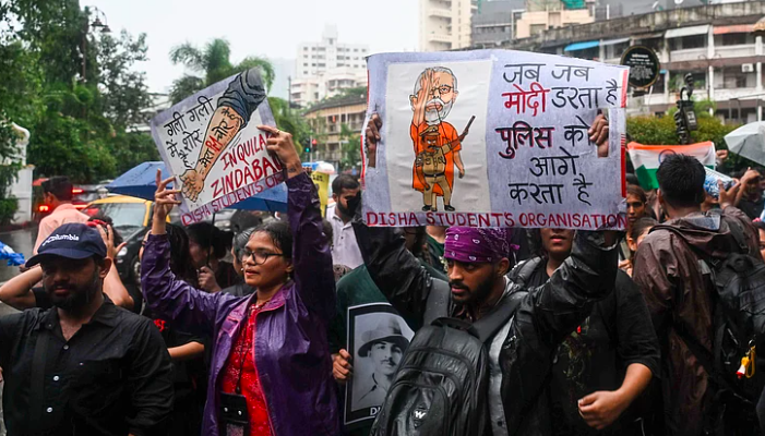 Mumbai Police Register 13 FIRs Over Protest, Book 400 People