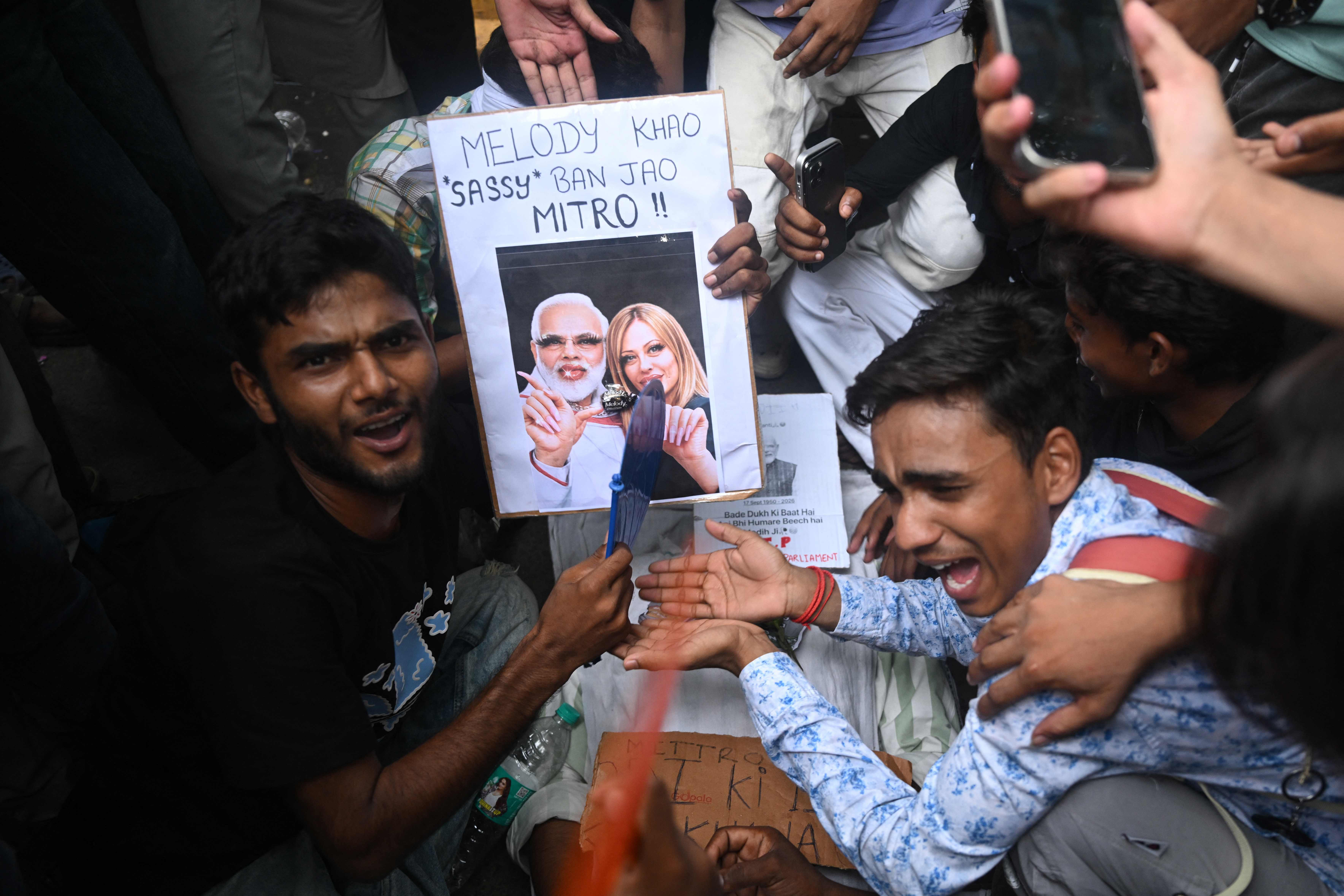 Young Protesters Secretly Join Jantar Mantar Agitation
