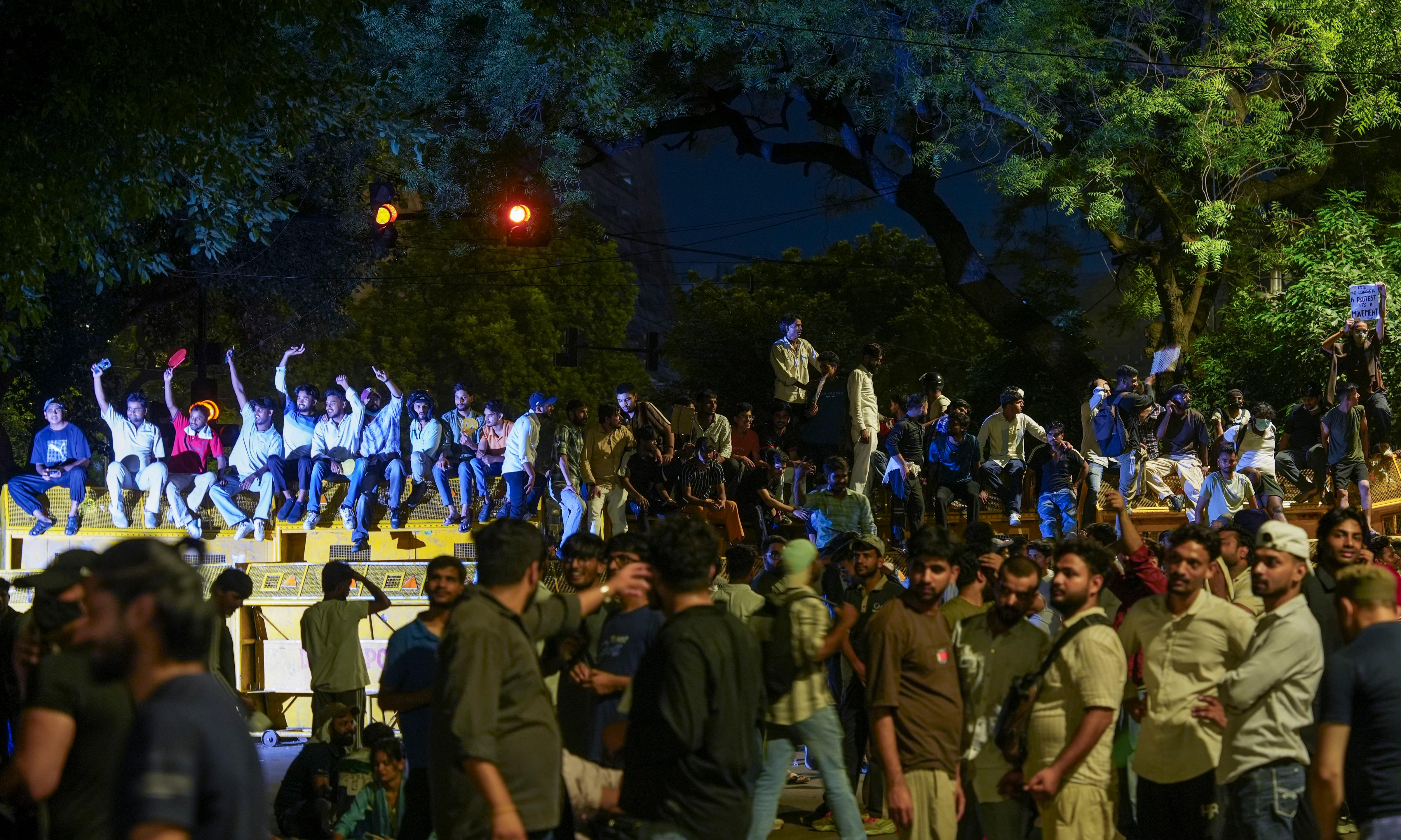 Songs, Snacks and Solidarity: A Night Inside the Jantar Mantar Protest