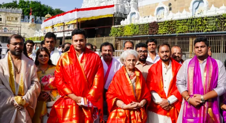 Mysore Royal Family Offers Prayers at Tirumala Mysore Royal Family Offers Prayers at Tirumala