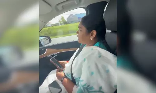 Seethakka Calls From the US to Reviews Rain Situation in Mulugu Seethakka Calls From the US to Reviews Rain Situation in Mulugu