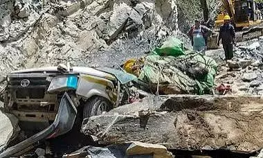 Himachal: Falling Boulders Crush Vehicle in Lahaul-Spiti, 13 Killed, 2 Hurt Himachal: Falling Boulders Crush Vehicle in Lahaul-Spiti, 13 Killed, 2 Hurt