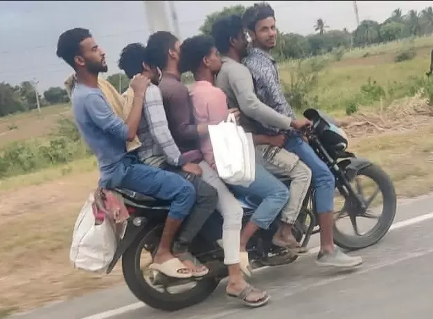 Andhra Pradesh: 6 Youth Riding One Motorcycle Detained In Sri Sathya Sai District Andhra Pradesh: 6 Youth Riding One Motorcycle Detained In Sri Sathya Sai District
