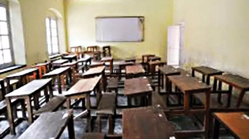 Confusion Over Bandh Irks Parents, Students Confusion Over Bandh Irks Parents, Students