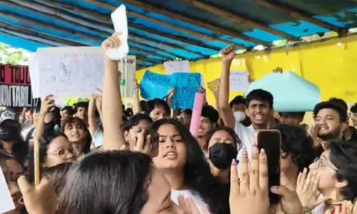 Guwahati: Assam Cabinet Minister Keshab Mahanta’s Daughter Joins Student Protest Guwahati: Assam Cabinet Minister Keshab Mahanta’s Daughter Joins Student Protest