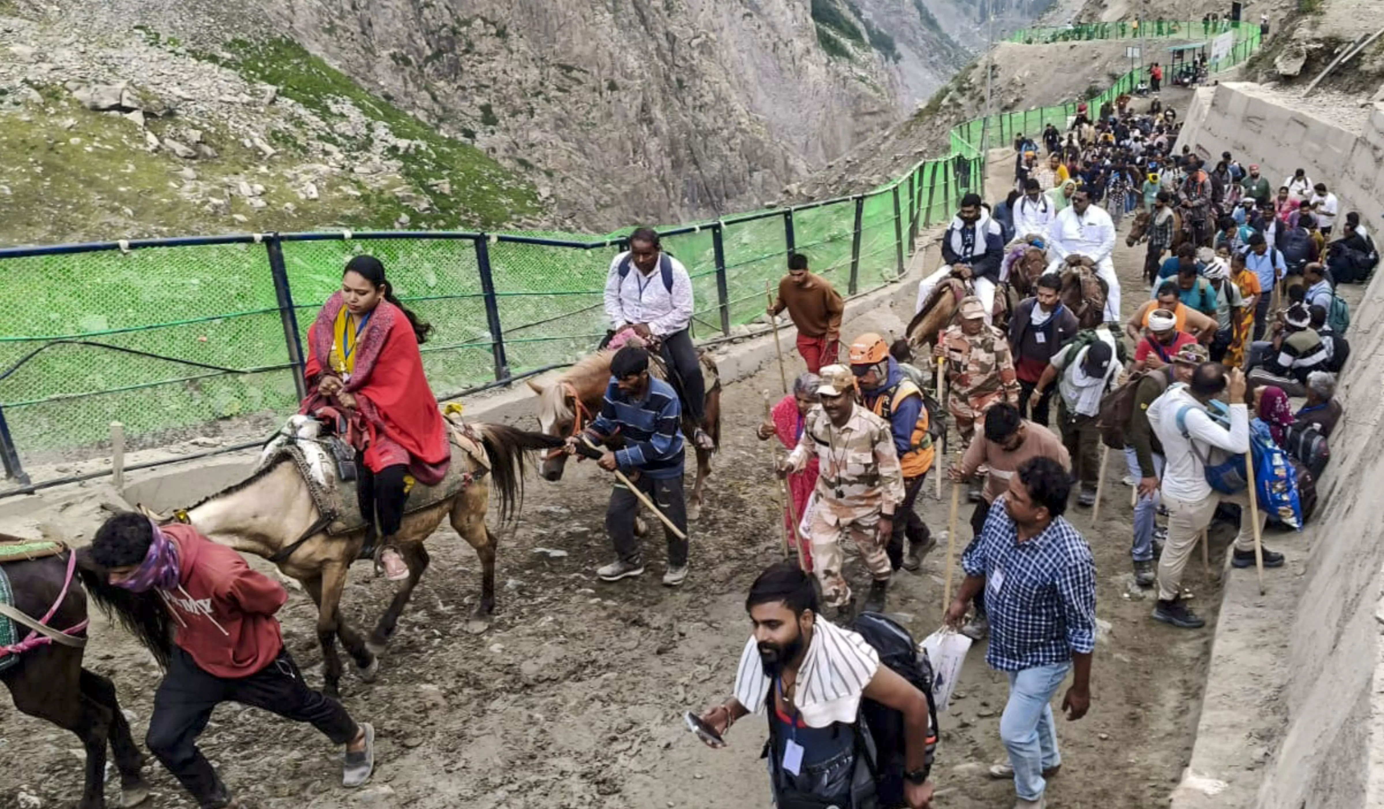 Amarnath Yatra Resumes After 6-day Weather Halt Amarnath Yatra Resumes After 6-day Weather Halt