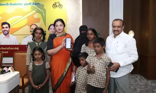 Andhra Pradesh: Mother Of Five Students Receives ₹65,000 Under Thalliki Vandanam Scheme Andhra Pradesh: Mother Of Five Students Receives ₹65,000 Under Thalliki Vandanam Scheme