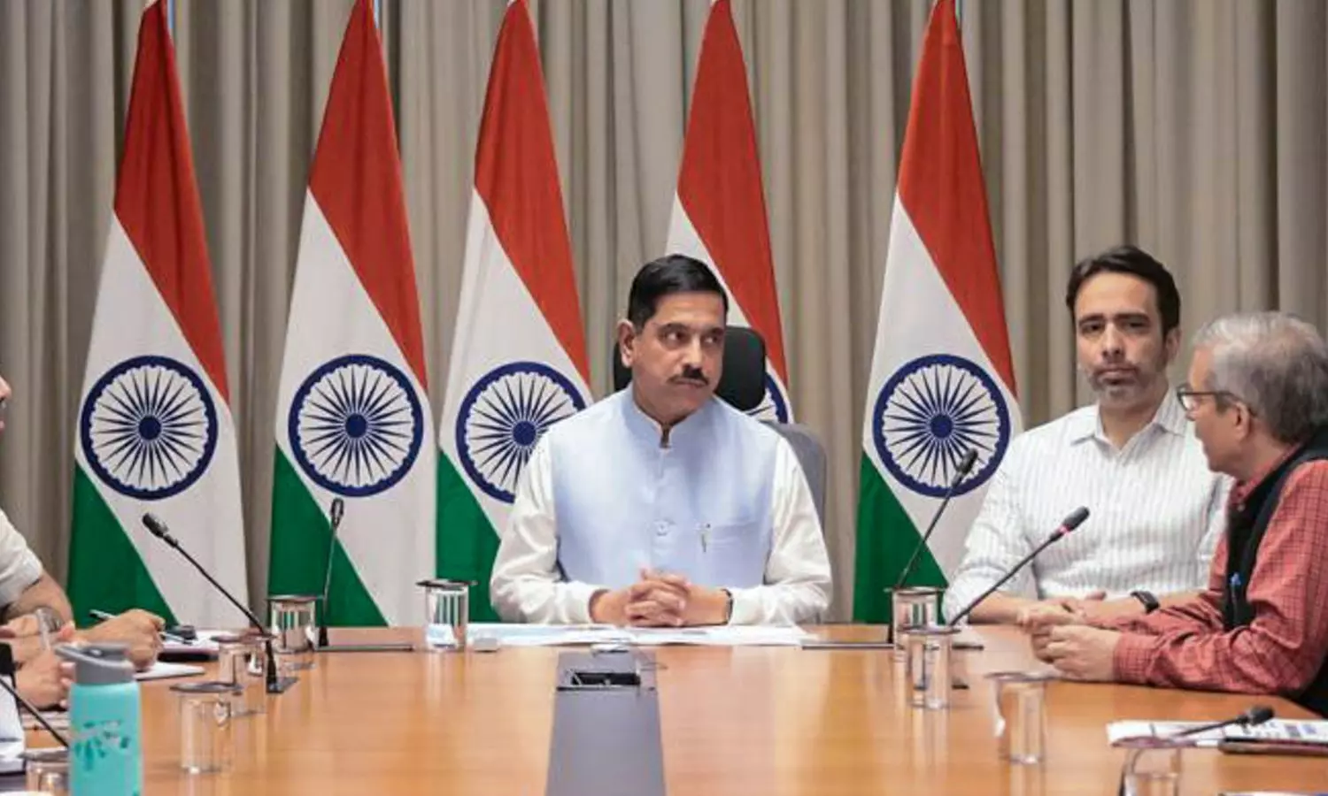 Pralhad Joshi takes charge as New Union Education Minister Pralhad Joshi takes charge as New Union Education Minister