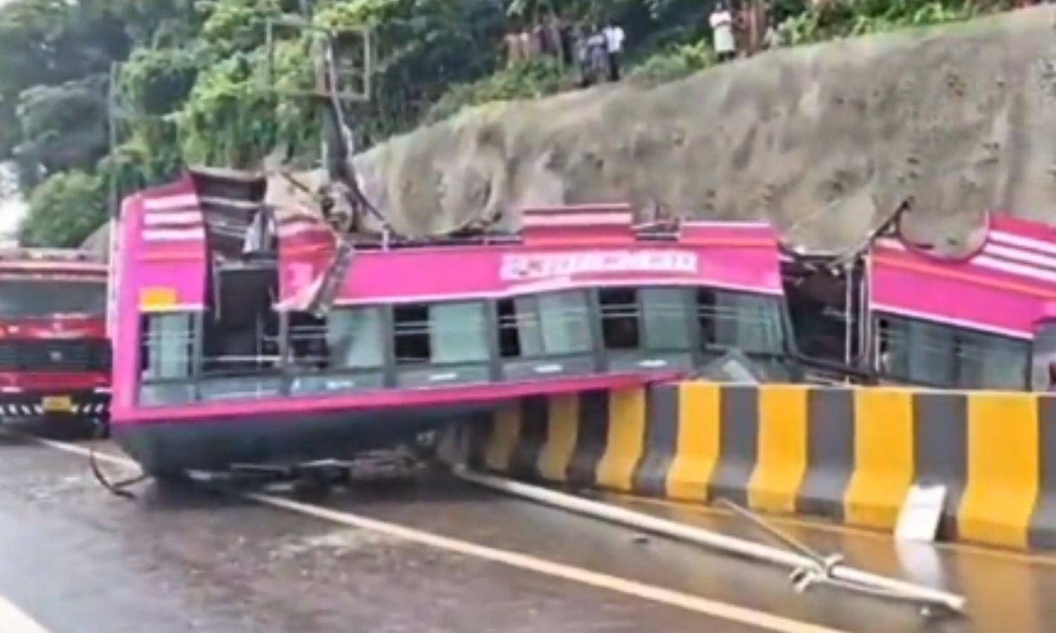 One Dead, 26 Injured As Private Bus Overturns in Kerala’s Kuttippuram