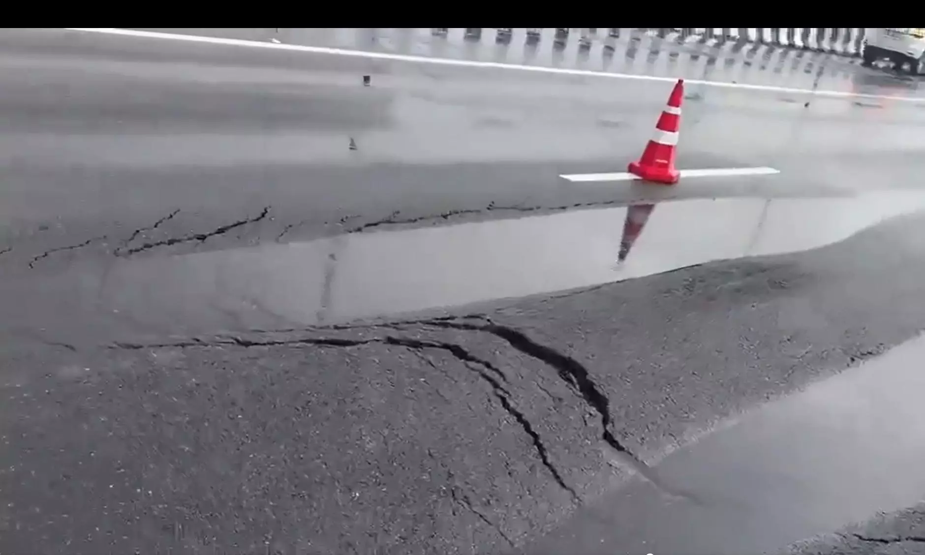 NHAI Denies Road Cave-In On New Lucknow-Kanpur Expressway NHAI Denies Road Cave-In On New Lucknow-Kanpur Expressway
