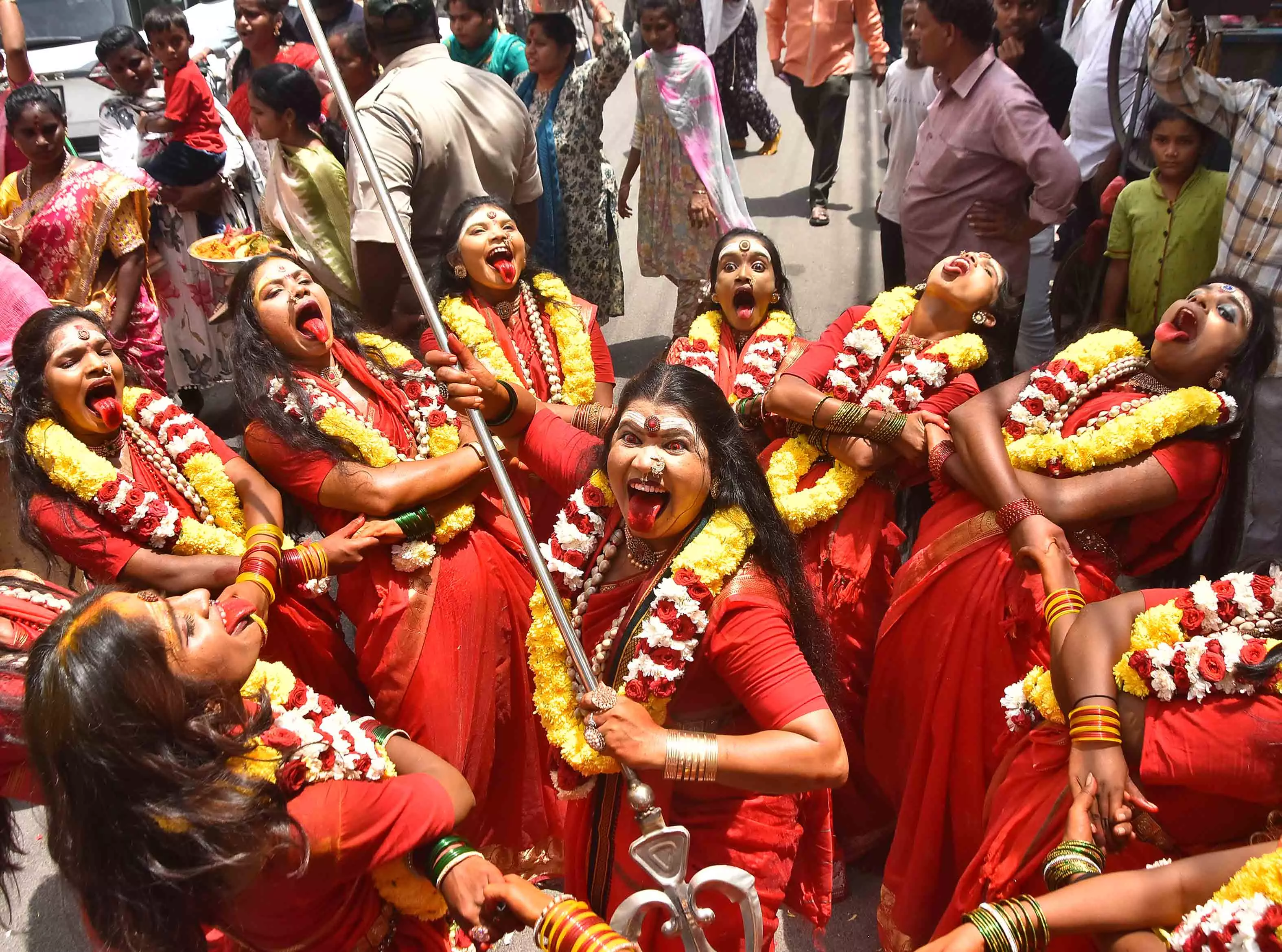 Telangana Offers Bangaru Bonam to Kanaka Durga in Vijayawada Telangana Offers Bangaru Bonam to Kanaka Durga in Vijayawada