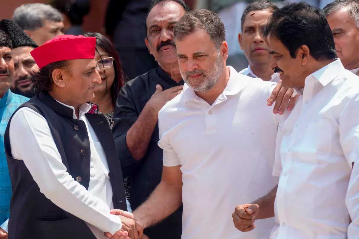 Rahul Alleges AK-47s Used on Bihar Student Protesters, Targets Centre Rahul Alleges AK-47s Used on Bihar Student Protesters, Targets Centre