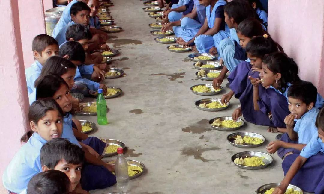 Maharashtra: 100+ Tribal Students Rushed to Hospital in Food Poisoning Scare Maharashtra: 100+ Tribal Students Rushed to Hospital in Food Poisoning Scare