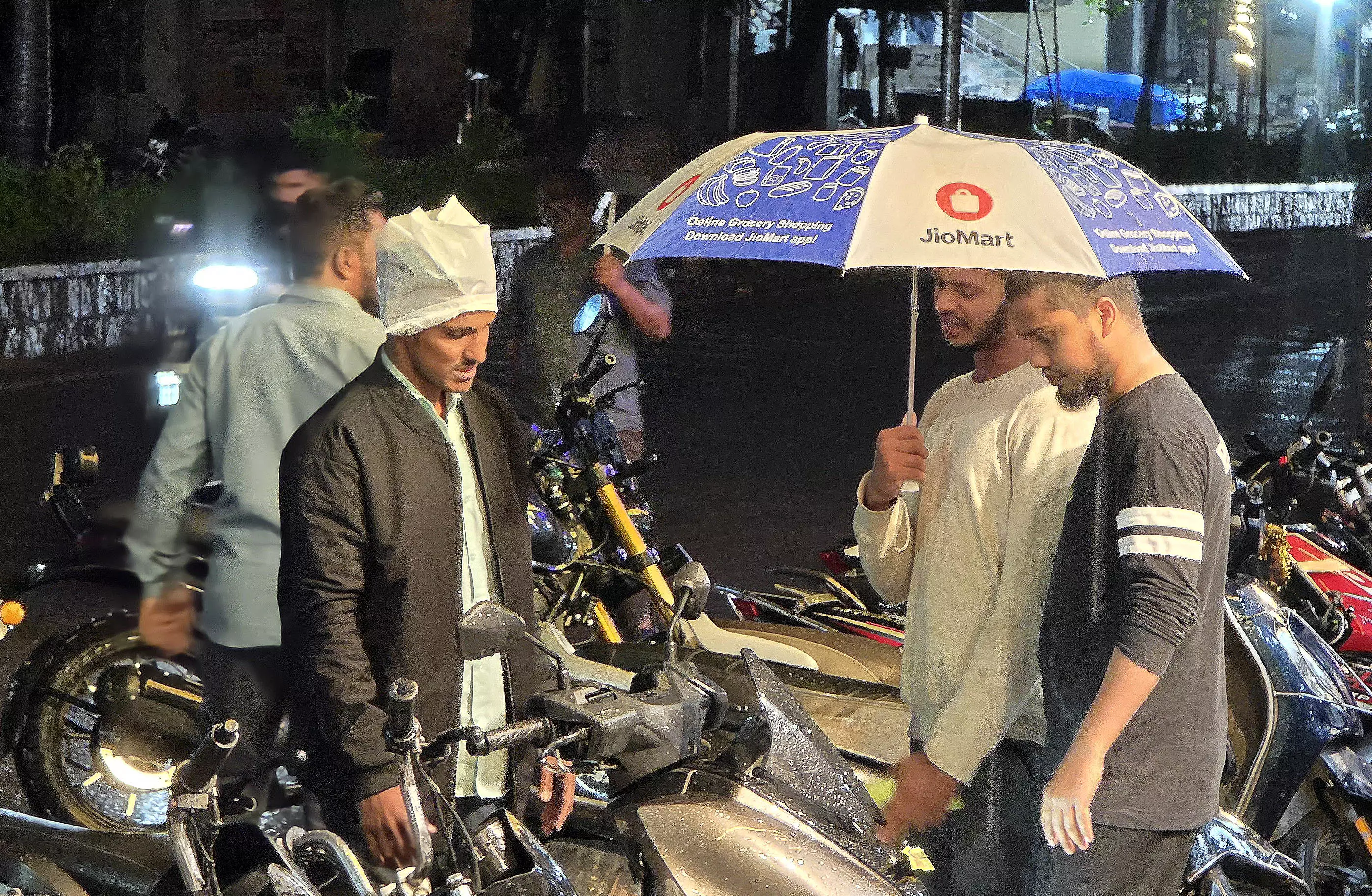 Evening Showers Slow Traffic in Hyderabad Evening Showers Slow Traffic in Hyderabad