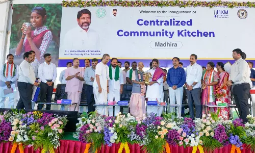 Bhatti Vikramarka Inaugurates Community Kitchen For Serving Breakfast To Government School Children At Madhira