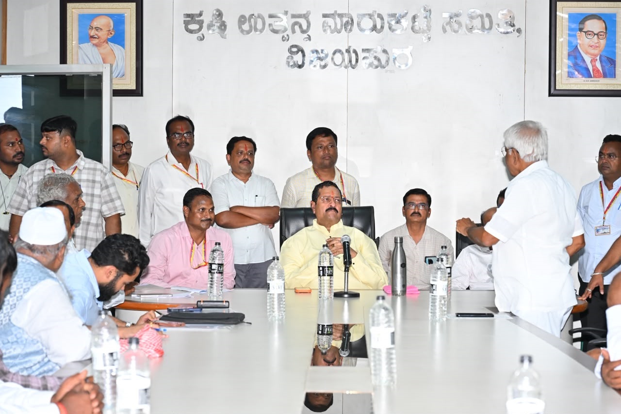 Yatnal Urges Twice-Weekly Online Dry Grape Trading in Karnataka