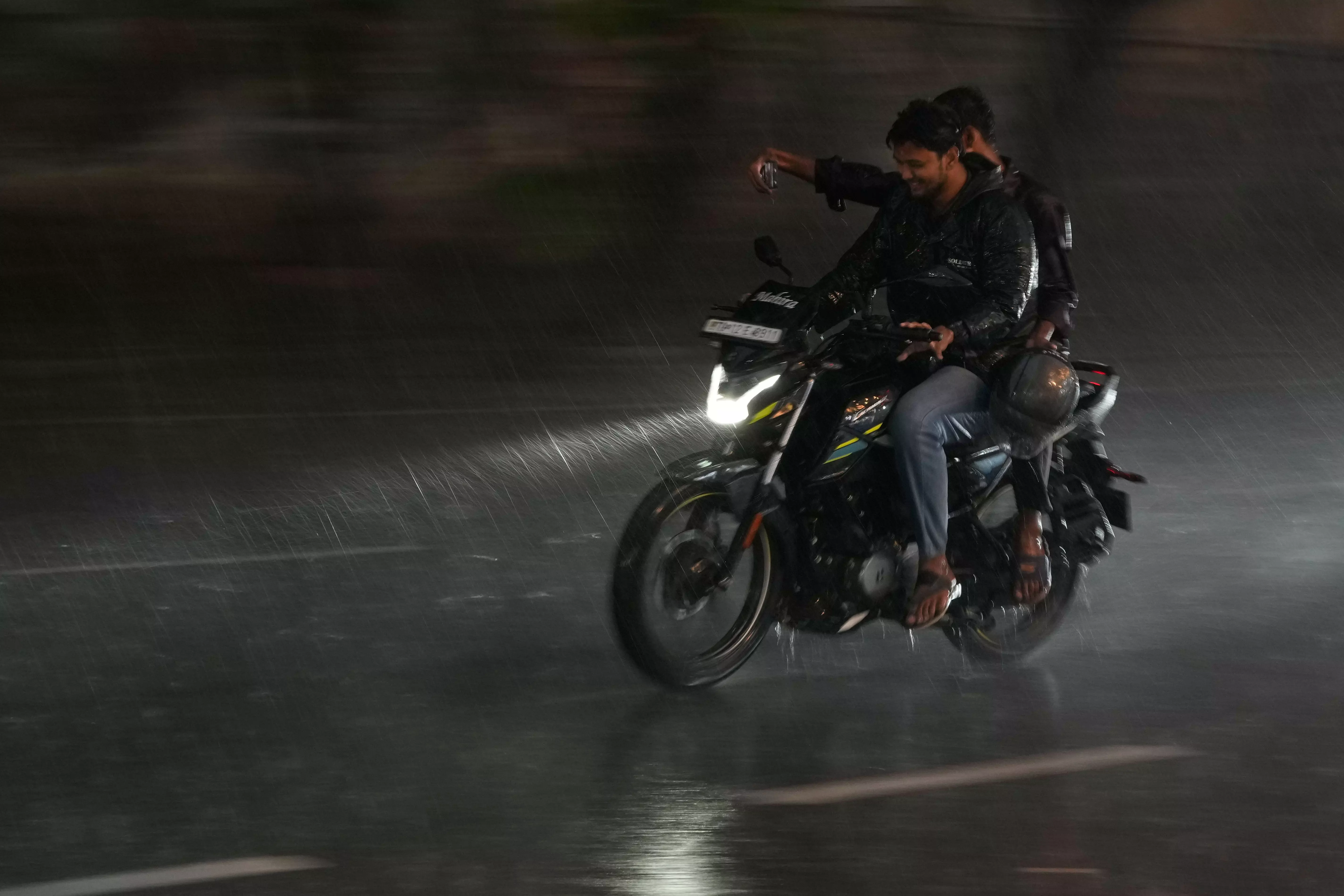 Heavy to Extremely Heavy Rain Alert in Telangana Heavy to Extremely Heavy Rain Alert in Telangana