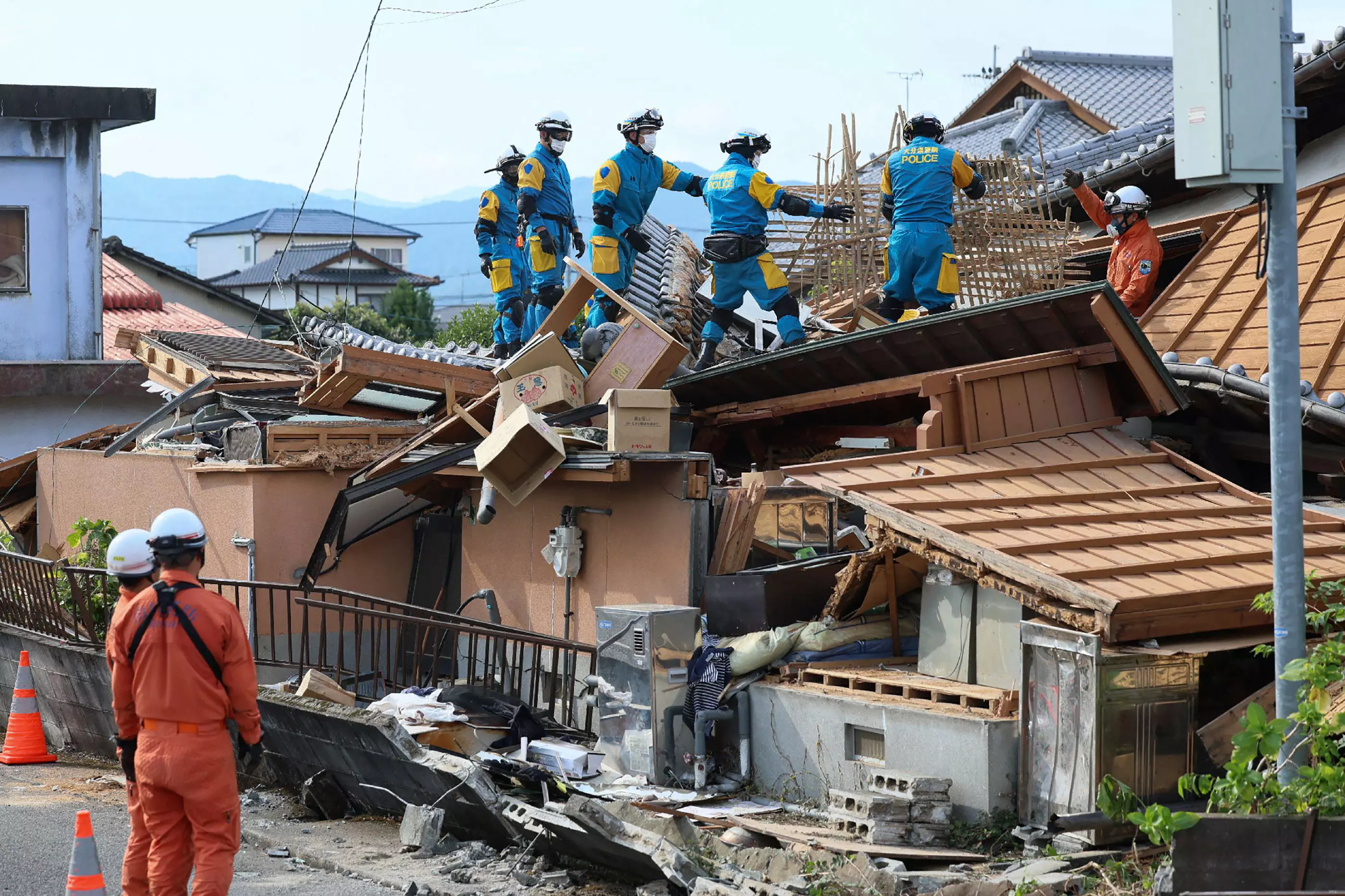 Japan Quake Survivors Battle Thirst, Heat As Toll Rises To 30 Japan Quake Survivors Battle Thirst, Heat As Toll Rises To 30