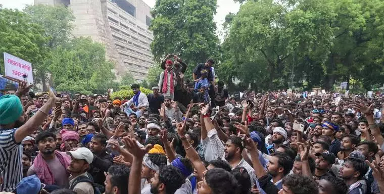 Delhi Govt Drops Action Against CJP Protesters, Excludes Repeat Offenders Delhi Govt Drops Action Against CJP Protesters, Excludes Repeat Offenders