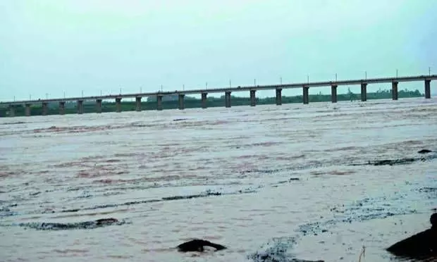 Water Level in Godavari Increases to 28.5 Feet at Bhadrachalam Water Level in Godavari Increases to 28.5 Feet at Bhadrachalam