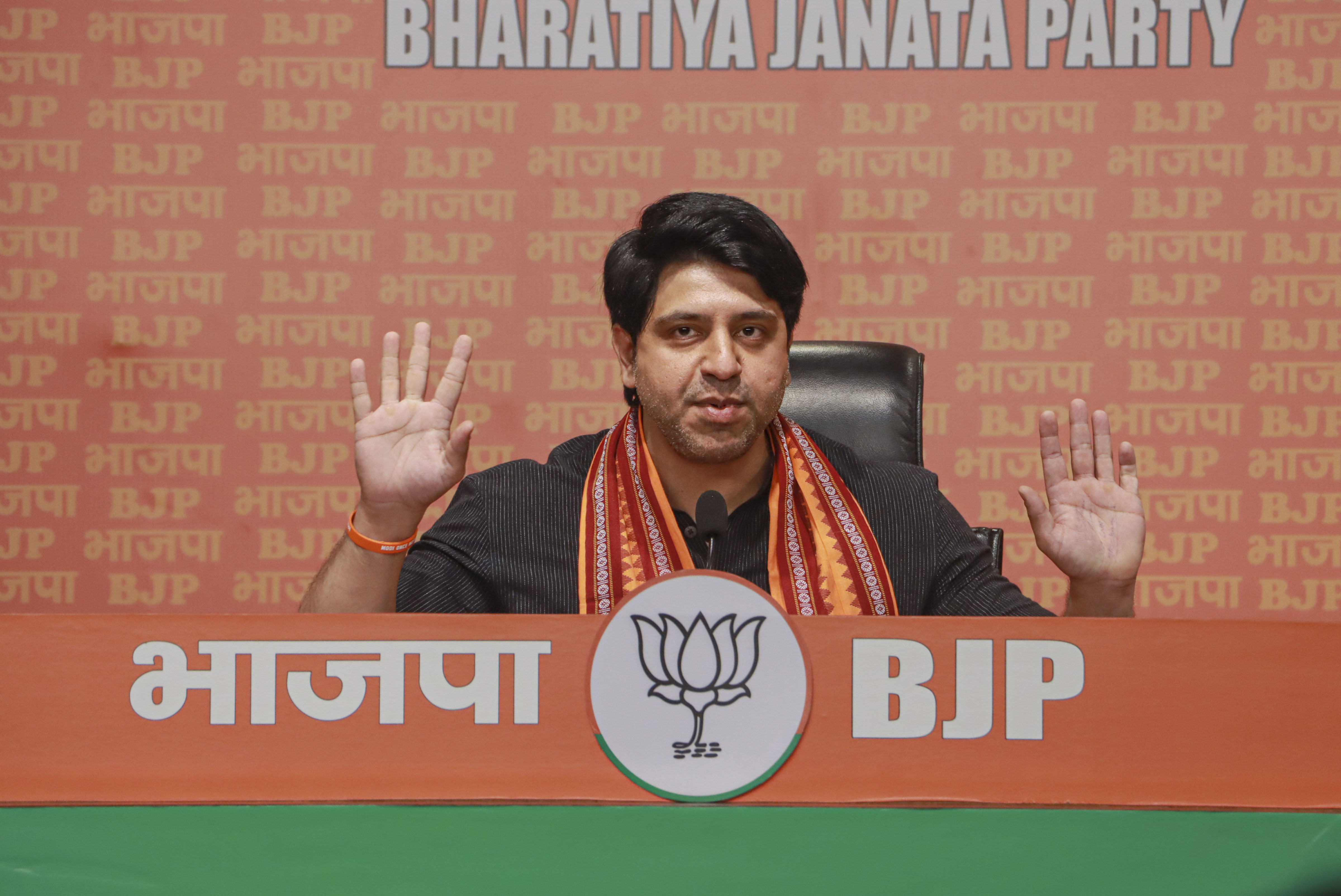 BJP National Spokesperson Shehzad Poonawalla Quits Party
