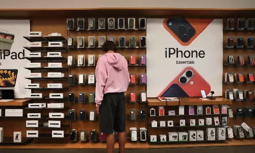 Apple Beats Expectations On Strong iPhone Sales Apple Beats Expectations On Strong iPhone Sales