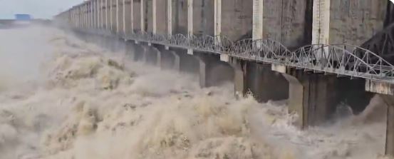 Heavy Inflows Prompt Opening of 29 Gates at Jurala Project