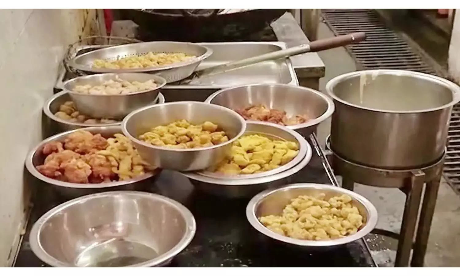 Hyderabad: Food Unit Pulled Up For Reusing Oil Hyderabad: Food Unit Pulled Up For Reusing Oil