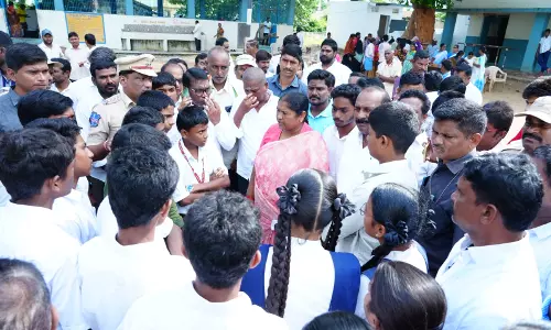 Seethakka Assures Support To Flood-Hit Families, Reviews Godavari Situation in Mulugu Seethakka Assures Support To Flood-Hit Families, Reviews Godavari Situation in Mulugu