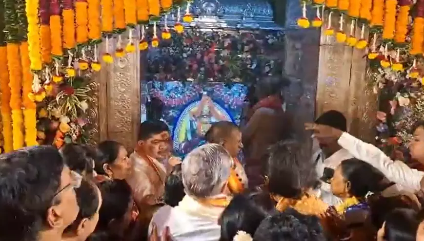 Minister Ponnam Offers First Bonam as Lashkar Bonalu Begins Minister Ponnam Offers First Bonam as Lashkar Bonalu Begins