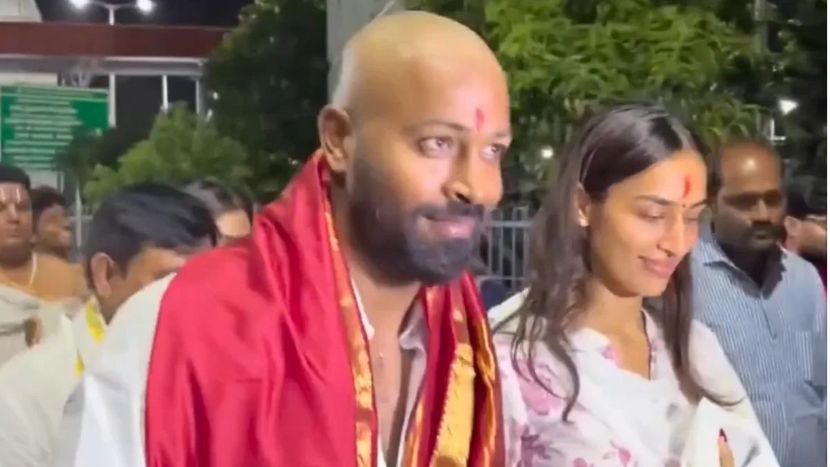 Hardik Pandya Goes Bald, Offers Prayers at Venkateswara Swamy Temple With Girlfriend Mahieka