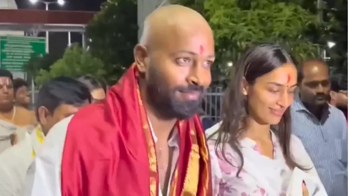 Hardik Pandya Goes Bald, Offers Prayers at Venkateswara Swamy Temple With Girlfriend Mahieka Hardik Pandya Goes Bald, Offers Prayers at Venkateswara Swamy Temple With Girlfriend Mahieka
