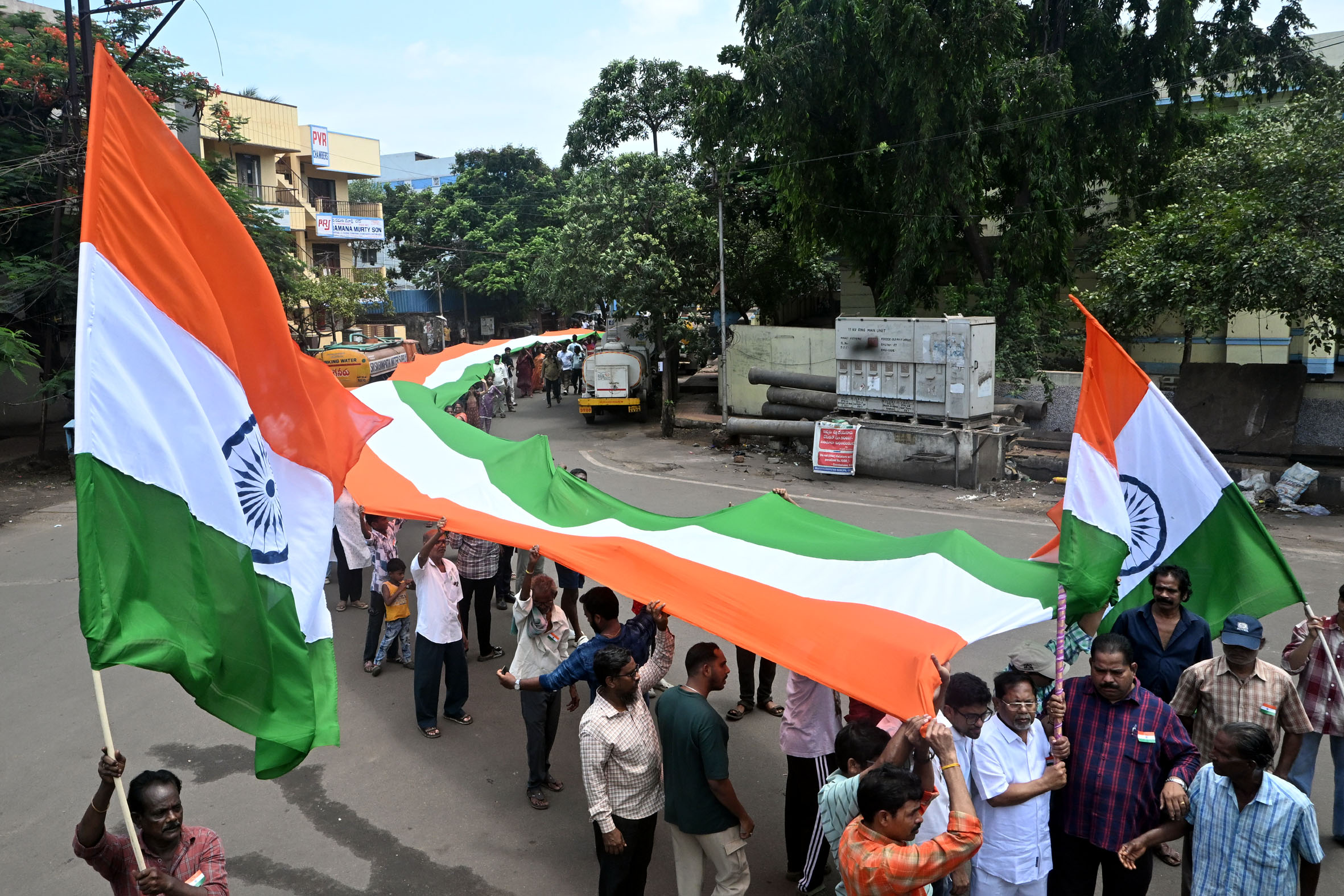 14‑km Crochet Flag Breaks Guinness Record in Visakhapatnam