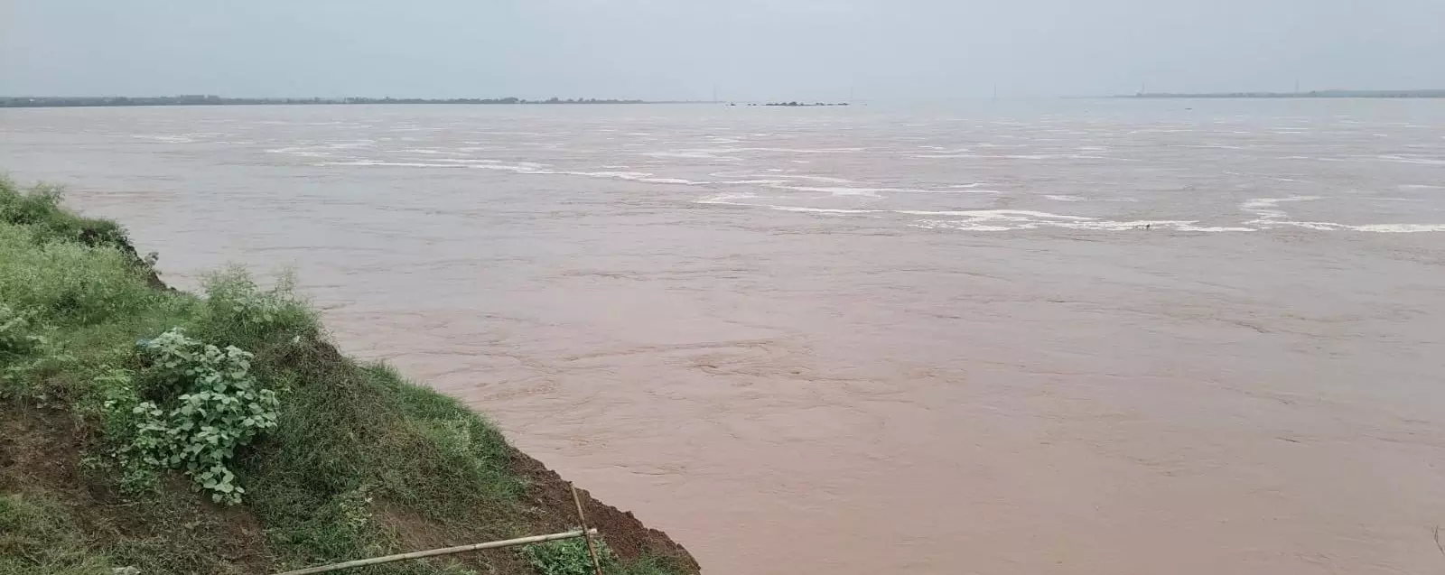 Godavari Recedes, Flood Situation Eases in Mulugu, Bhupalpally Godavari Recedes, Flood Situation Eases in Mulugu, Bhupalpally