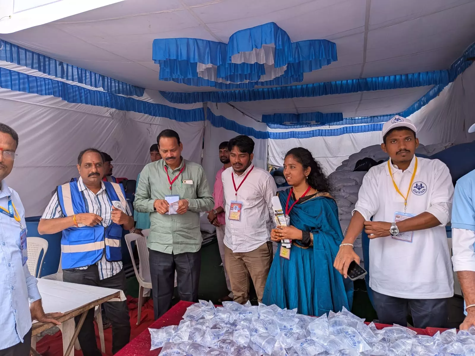 Liquor Shops Shut, Civic Bodies Jump Into Action Liquor Shops Shut, Civic Bodies Jump Into Action