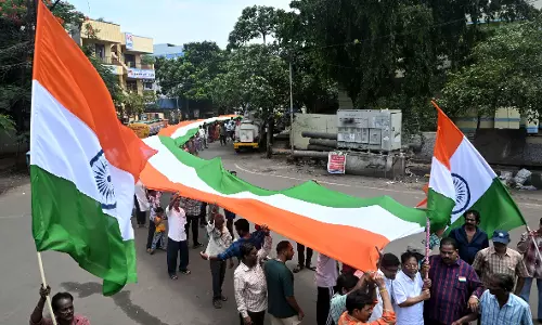 Andhra Pradesh: 14-Km Crochet Tricolour Aims At Guinness World Record Andhra Pradesh: 14-Km Crochet Tricolour Aims At Guinness World Record