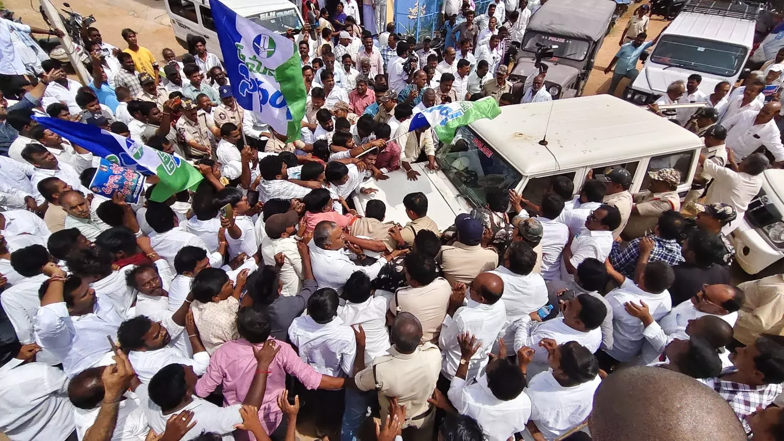 Tense Situation Prevails in Uravakonda as YSRC Protest Ends in Arrests Tense Situation Prevails in Uravakonda as YSRC Protest Ends in Arrests
